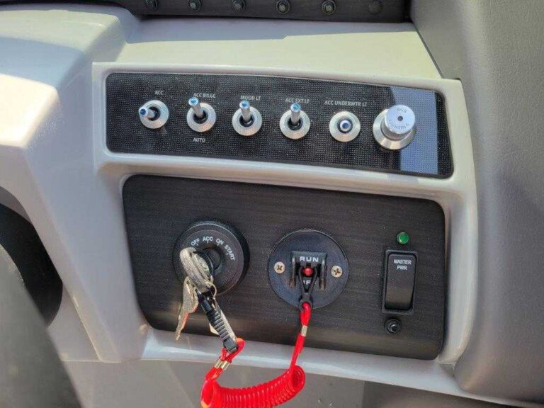 2025 Bennington 25RXSBWA - ESP - Arch - Windshield - Owner Demo US-ETWR6587F425 [photo 49]